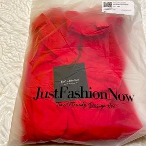 Three-quarter length sleeve top